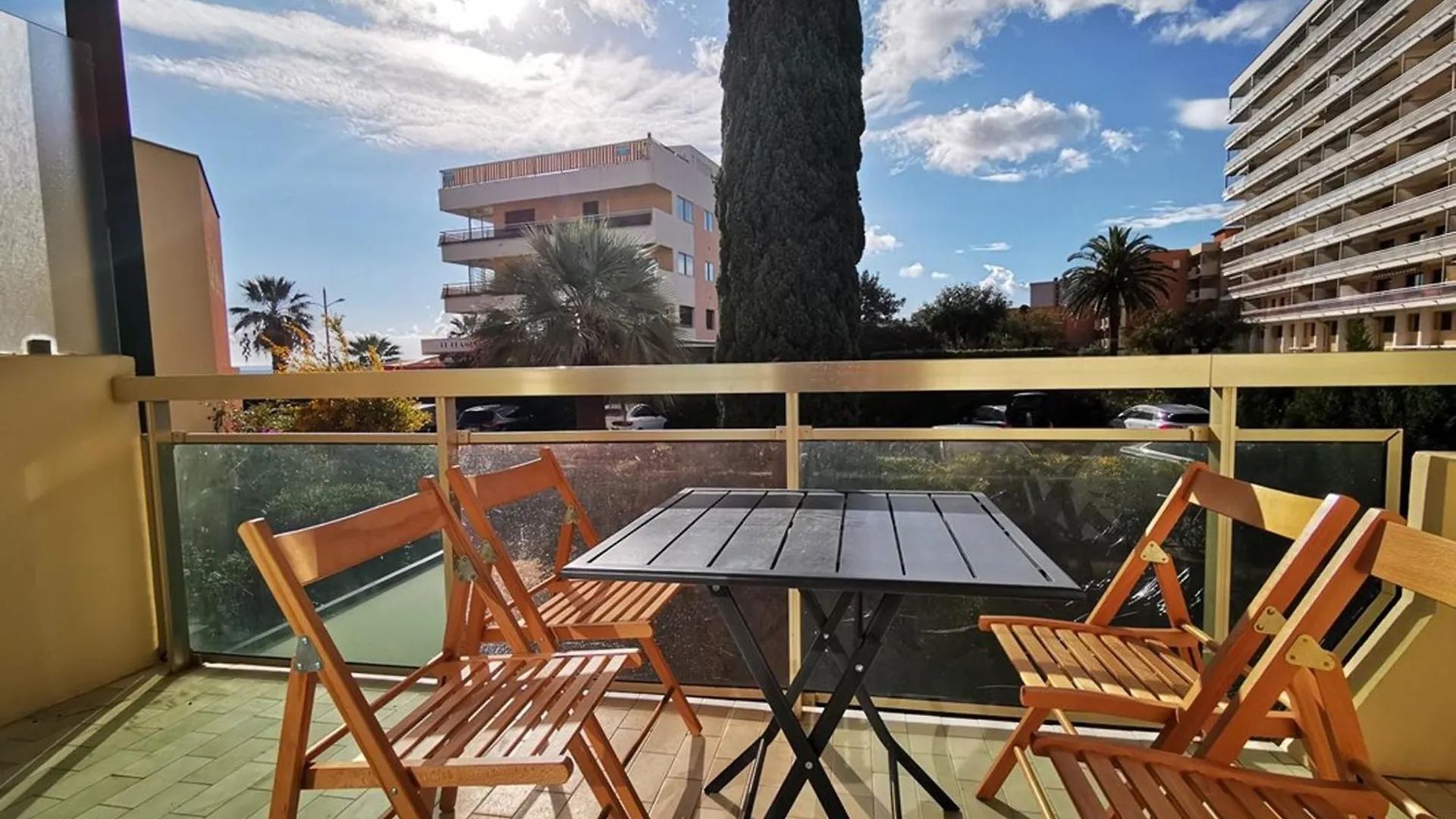 Studio 4 Personnes En Bord De Mer Au Lavandou Avec Parking - Fr-1-803-89 Le Lavandou Apartment
