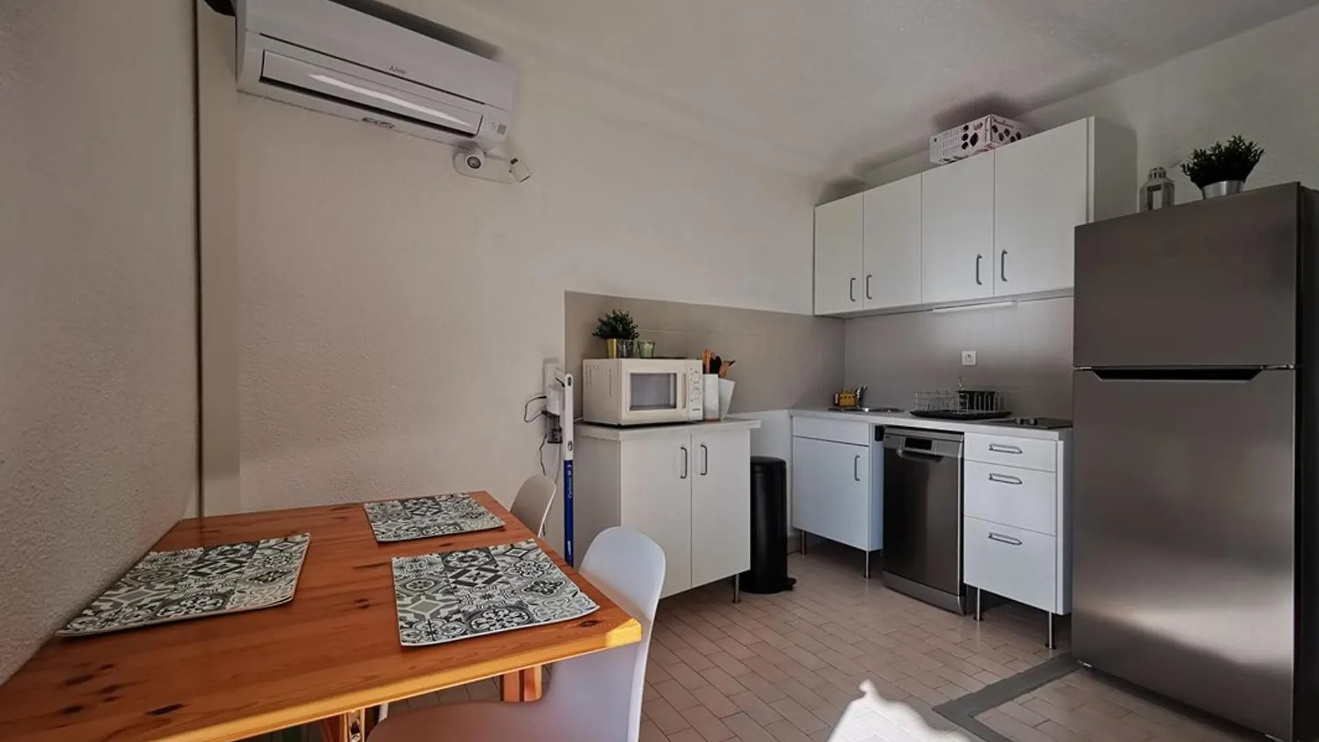 Studio 4 Personnes En Bord De Mer Au Lavandou Avec Parking - Fr-1-803-89 Le Lavandou 0*,  France